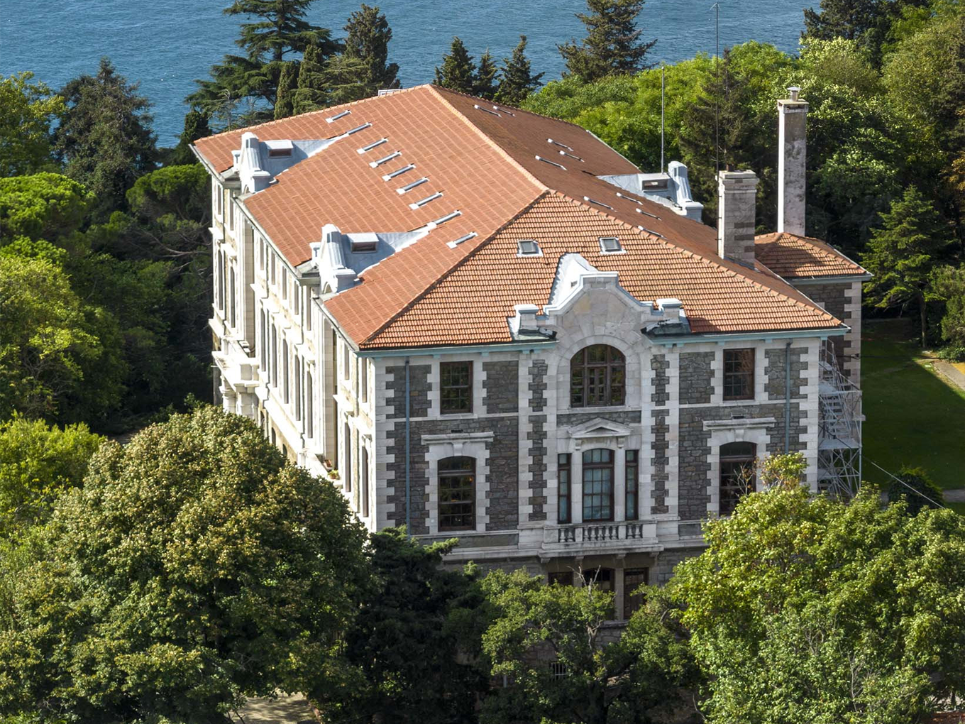 BOĞAZİÇİ ÜNİVERSİTESİ : İstanbul / TÜRKİYE — 2